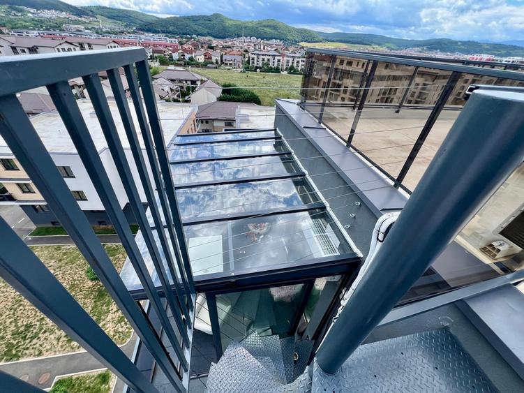 Apartament cu 3 camere semidecomandat, mobilat în Florești