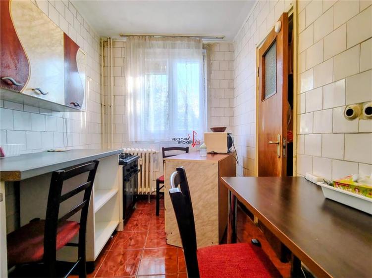 Apartament cu 3 camere semidecomandat în Titan