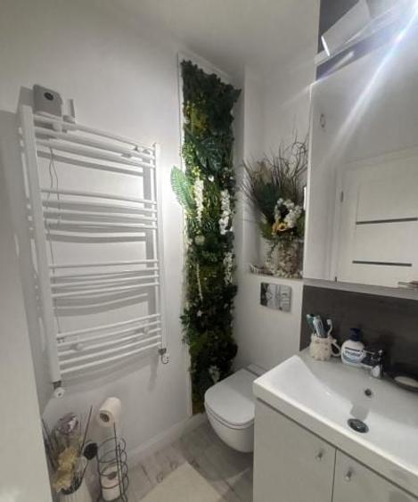 Apartament cu 3 camere decomandat, mobilat în Trocadero