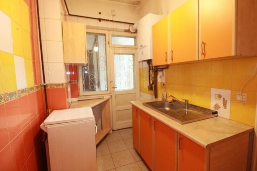 Apartament cu 4 camere semidecomandat, mobilat în Cișmigiu
