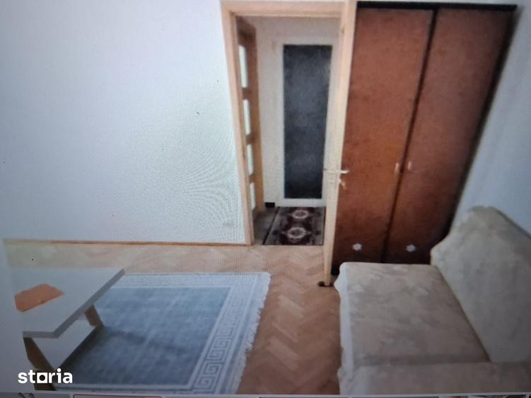 Apartament cu 2 camere semidecomandat în Tei