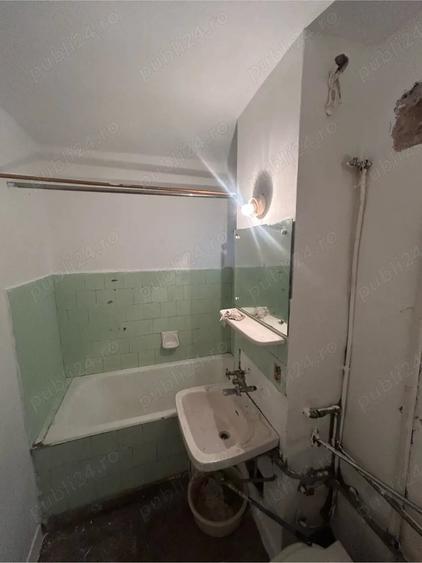 Apartament cu 3 camere decomandat în Micro 16