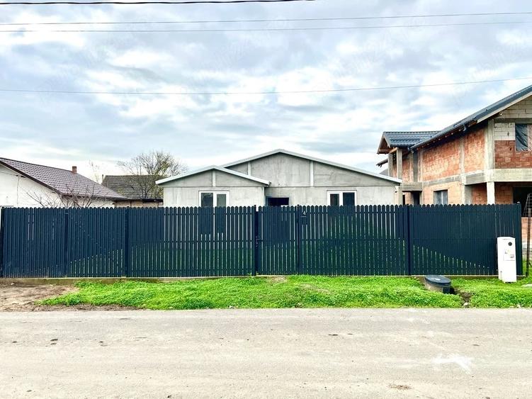 Casă cu 4 camere cu Teren 300 Mp în Cazasu