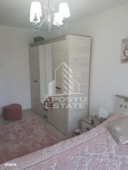Apartament cu 3 camere semidecomandat, mobilat în Dacia