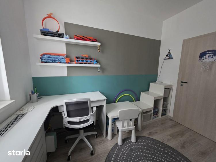 Apartament cu 3 camere semidecomandat în Dâmbul Rotund
