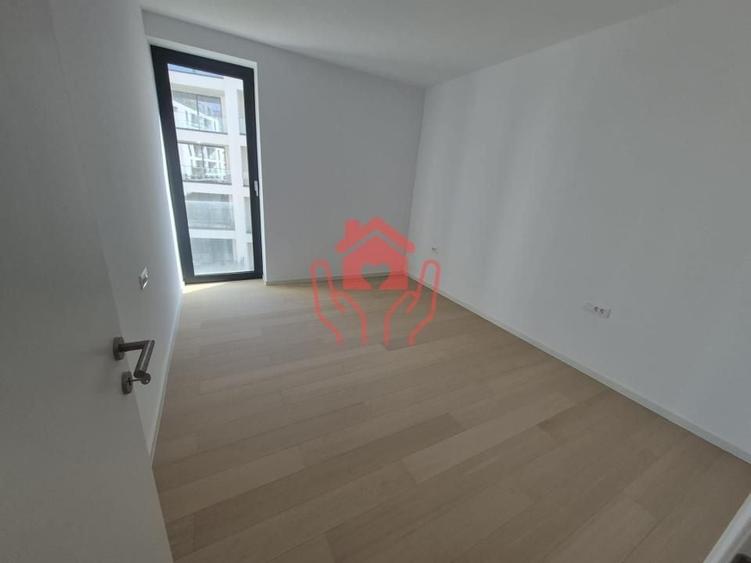 Apartament cu 4 camere decomandat în Băneasa