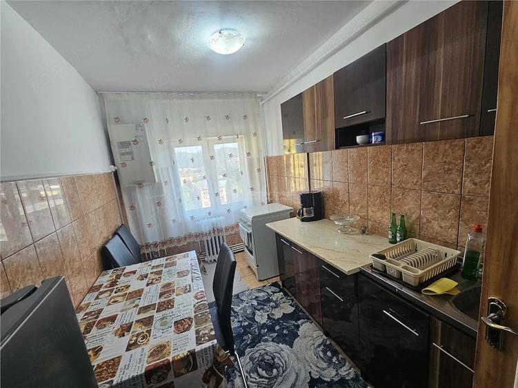 Apartament cu 3 camere semidecomandat în Cuptoare (Reșița)