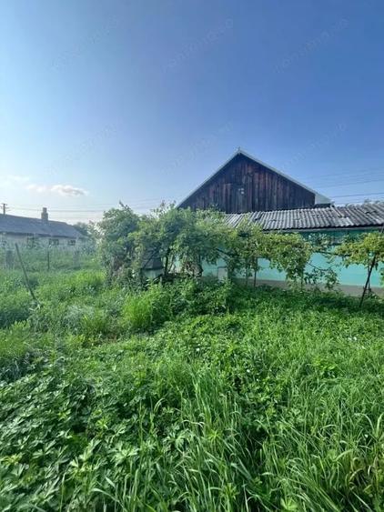 Casă cu 3 camere cu Teren 800 Mp în Siret