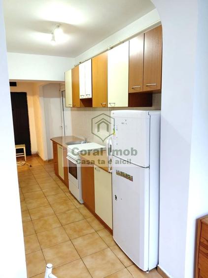 Apartament cu 2 camere semidecomandat, mobilat în Pajura
