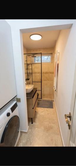 Apartament cu 3 camere semidecomandat în Cotroceni