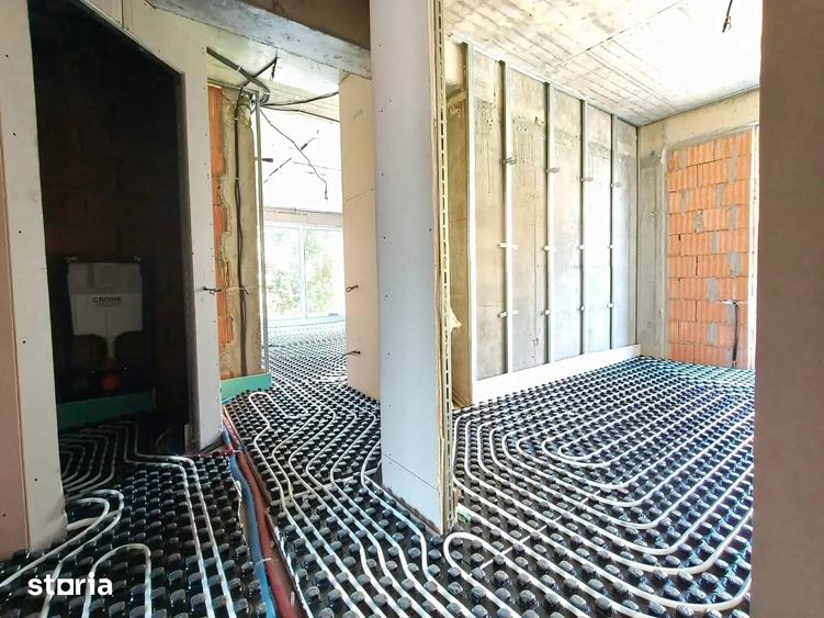 Apartament cu 3 camere decomandat în Titan