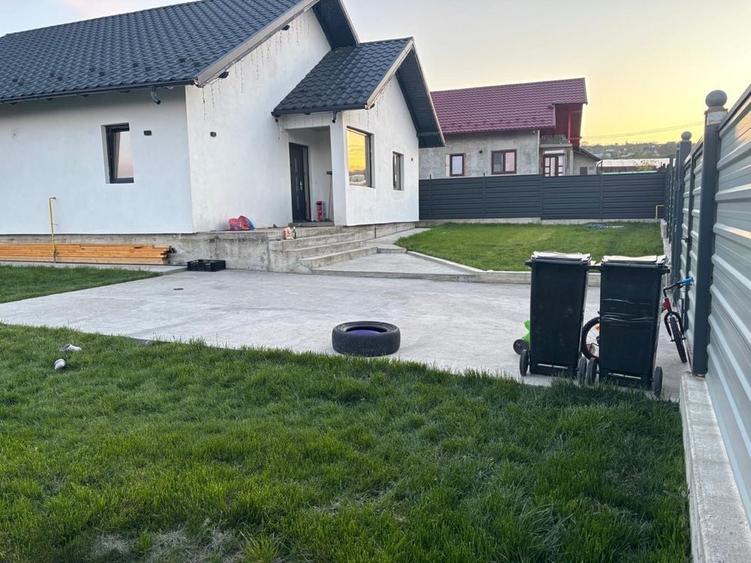 Casă cu 4 camere în Deleni