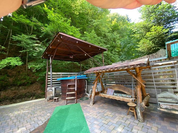 Casă individuală cu 7 camere cu Canalizare în Moara de Pădure