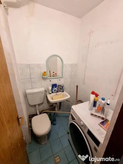 Apartament cu 4 camere decomandat în Est