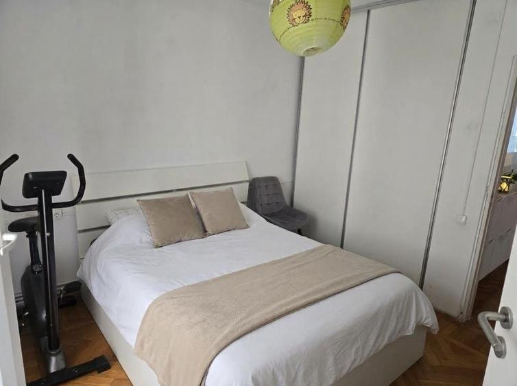 Apartament cu 3 camere semidecomandat în Central