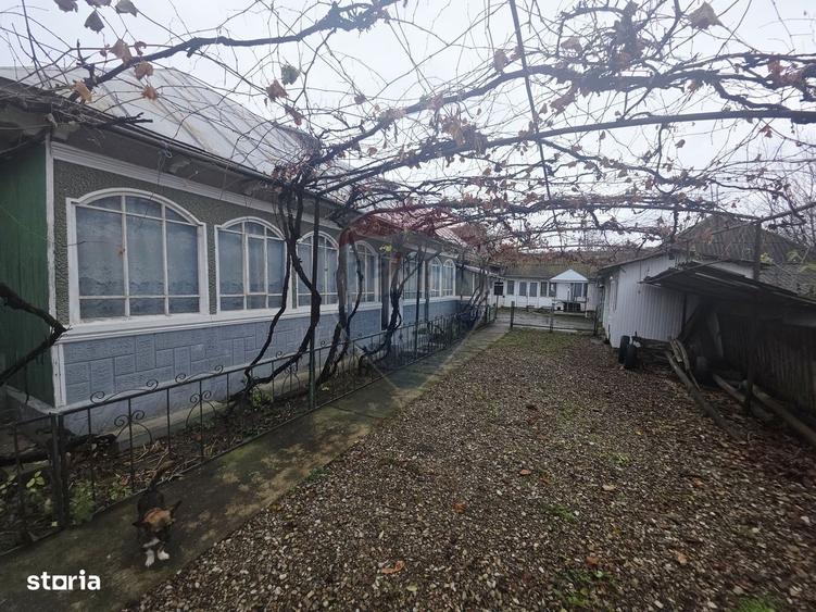 Casă cu 4 camere în Rocna