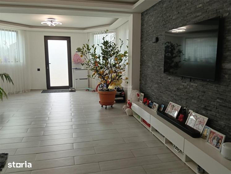 Casă cu 7 camere cu Teren 1100 Mp în Central