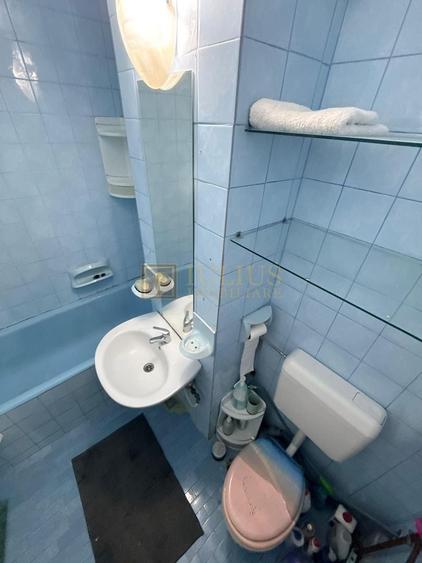 Apartament cu 3 camere decomandat, mobilat în Torontalului