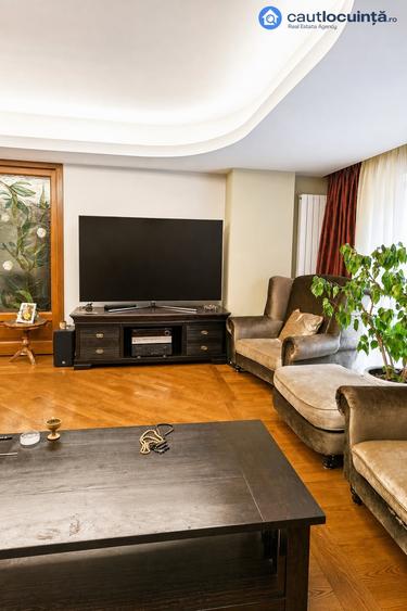Apartament cu 4 camere, mobilat în Unirii