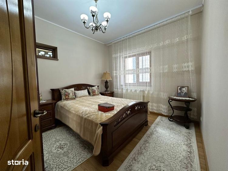 Casă cu 4 camere în Roșu