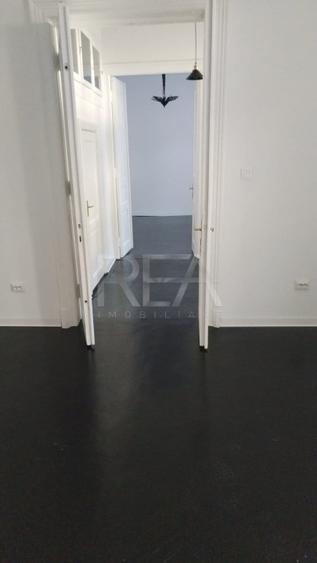 Casă cu 3 camere cu Canalizare în Dorobanți