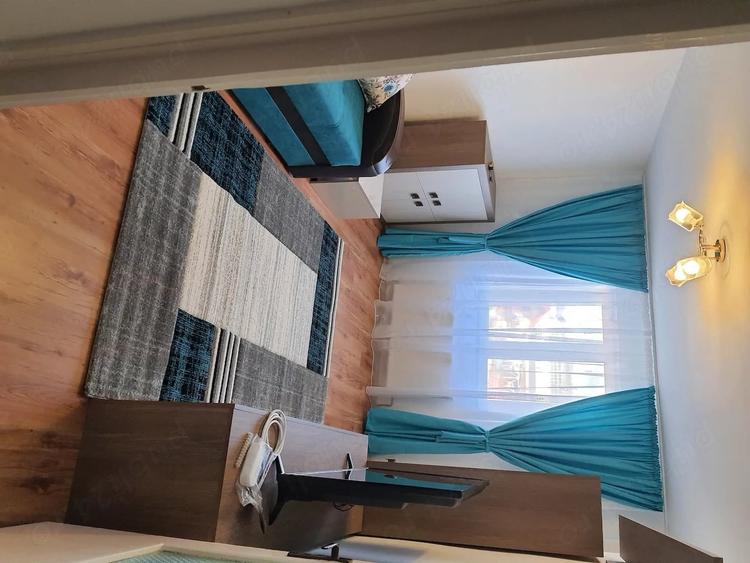 Apartament cu 3 camere semidecomandat în Autogară