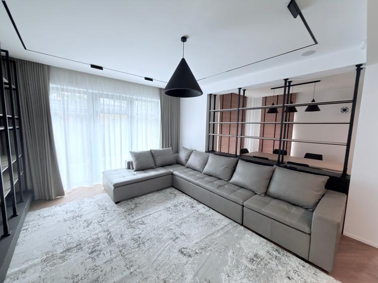 Casă individuală cu 5 camere cu Teren 1000 Mp în Central