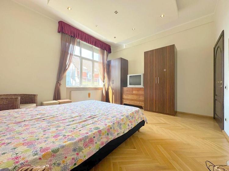 Apartament cu 3 camere semidecomandat, mobilat în Ultracentral