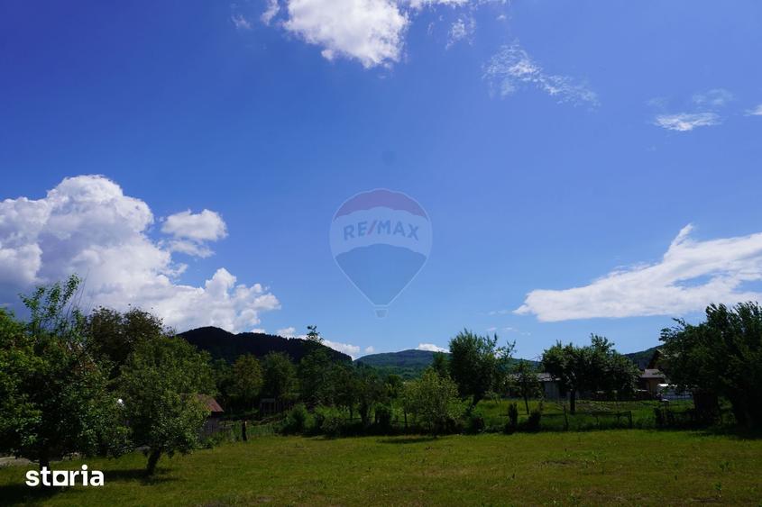 Casă cu 3 camere cu Teren 1922 Mp în Săliște