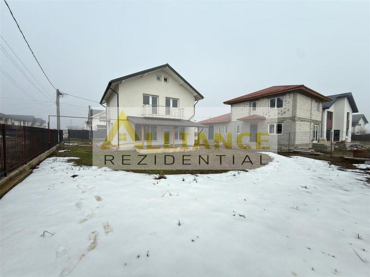 Casă individuală cu 5 camere decomandat cu Canalizare în Berceni