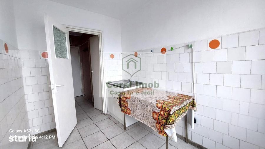 Apartament cu 2 camere semidecomandat în Tei