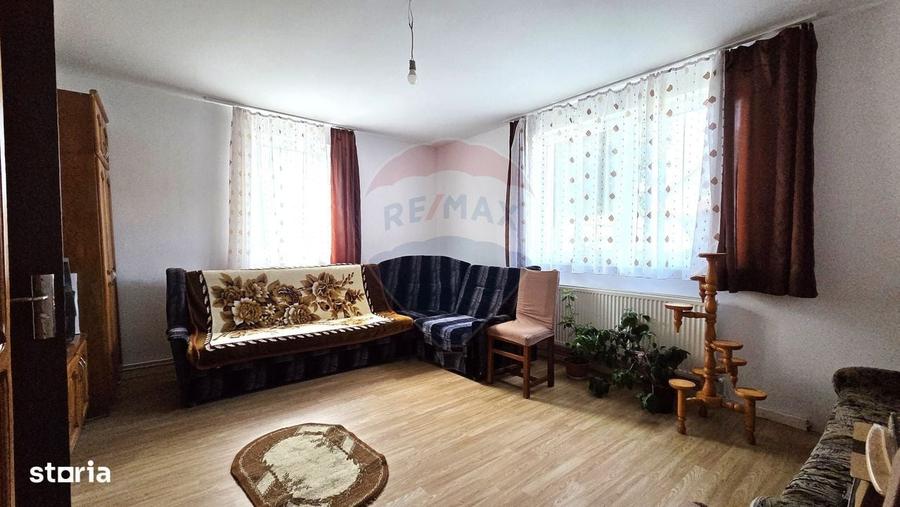 Casă cu 3 camere în Dumbrăvioara