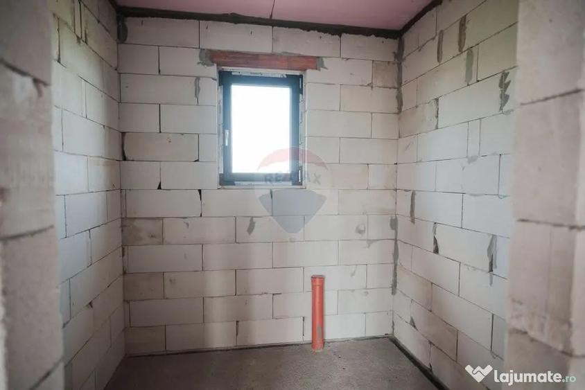 Casa / Vila cu 4 camere de vanzare - 1