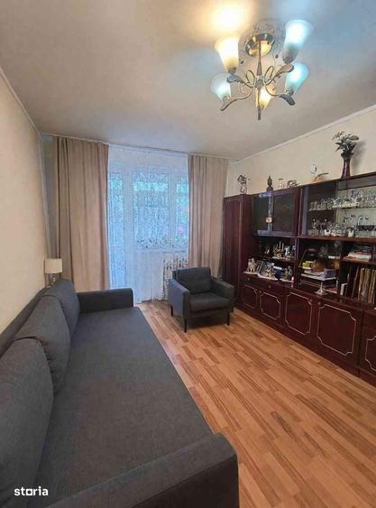 Apartament cu 3 camere în Drumul Taberei