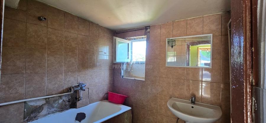 Casă individuală cu 2 camere cu Canalizare în Est