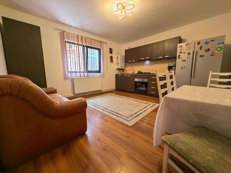 Duplex cu 3 camere cu Canalizare în Vișan