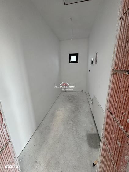 Casă cu 4 camere cu Teren 553 Mp în Sântandrei