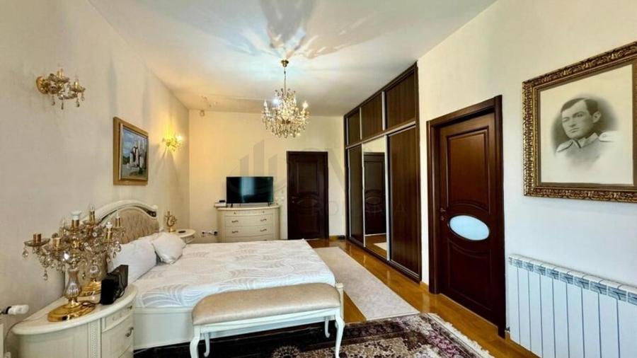 Casă individuală cu 6 camere cu Piscina în Iancu Nicolae