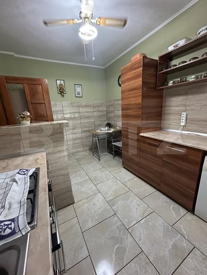 Casă individuală cu 6 camere cu Canalizare în Titulescu