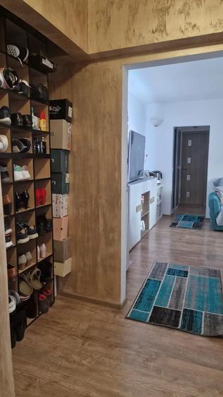 Apartament cu 3 camere decomandat, mobilat în Fetești-Gară