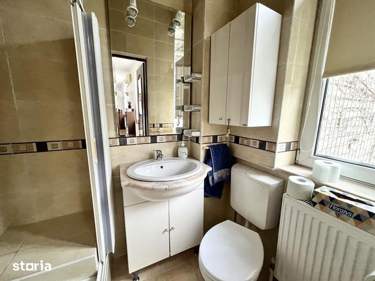 Casă cu 5 camere cu Teren 300 Mp în Călărași