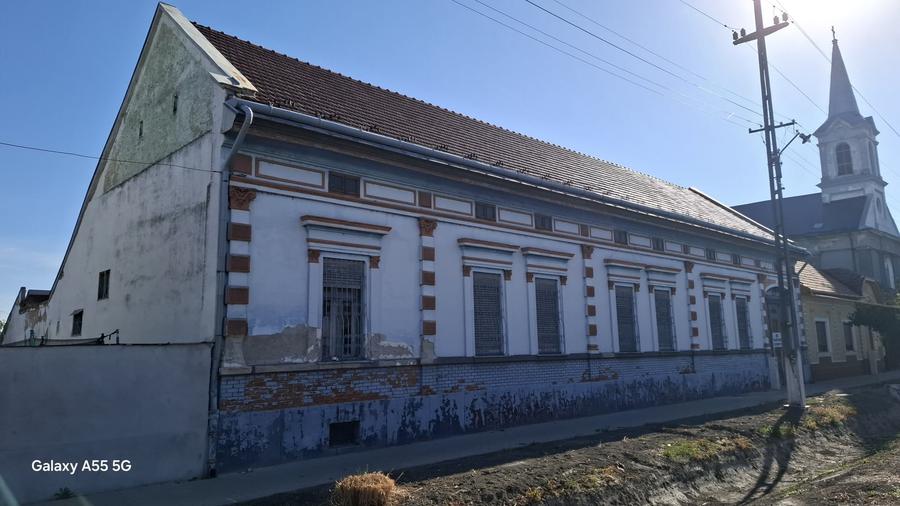 Casă individuală cu 4 camere cu Canalizare în Nădlac