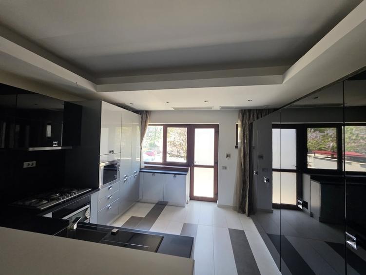 Apartament cu 3 camere decomandat, mobilat în Moșilor