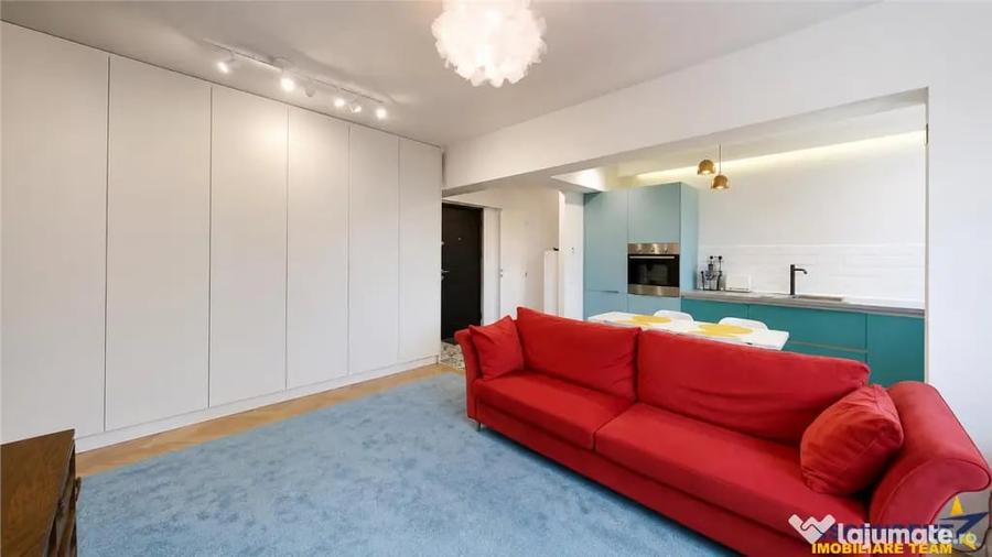 Apartament cu 2 camere semidecomandat în Centrul Civic