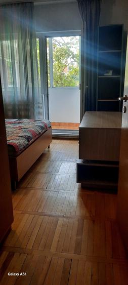 Apartament cu 3 camere decomandat în Aradului