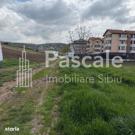 Teren de 2200 mp, în Gușterița