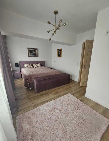 Apartament cu 4 camere decomandat în Central