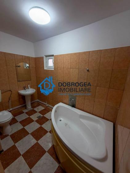 Casă cu 4 camere cu Teren 250 Mp în Păcii
