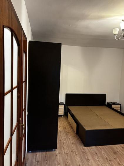 Apartament cu 2 camere semidecomandat în Apărătorii Patriei