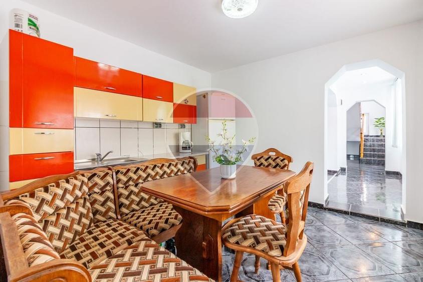 Casă cu 5 camere cu Teren 1842 Mp în Boboci